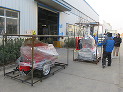 福瑞得機(jī)械1臺灌縫機(jī)，1臺移動燈車，一臺馬路吹風(fēng)機(jī)打包裝柜出口新加坡