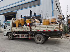 福瑞得機(jī)械雙輪壓路機(jī)、灌縫機(jī)發(fā)往江蘇