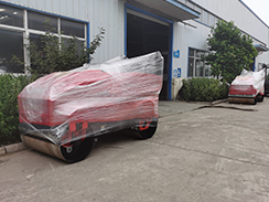 7月2日，福瑞得機(jī)械2臺(tái)全液壓座駕雙鋼輪壓路機(jī)打包發(fā)往吉林。